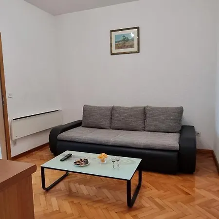 Anamarija Apartman *