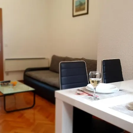 Apartament Anamarija *
